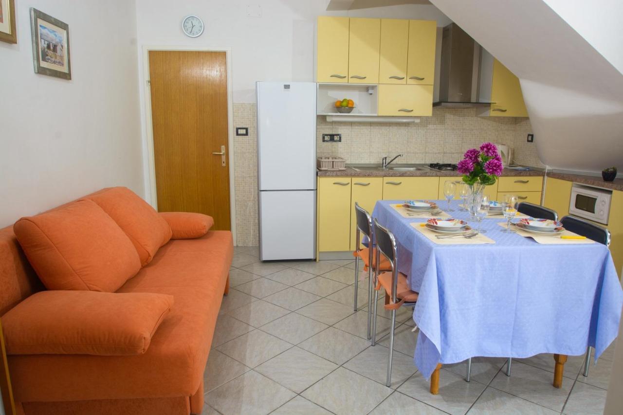 Apartments Marija - By The Sea Rogoznica  Exterior photo